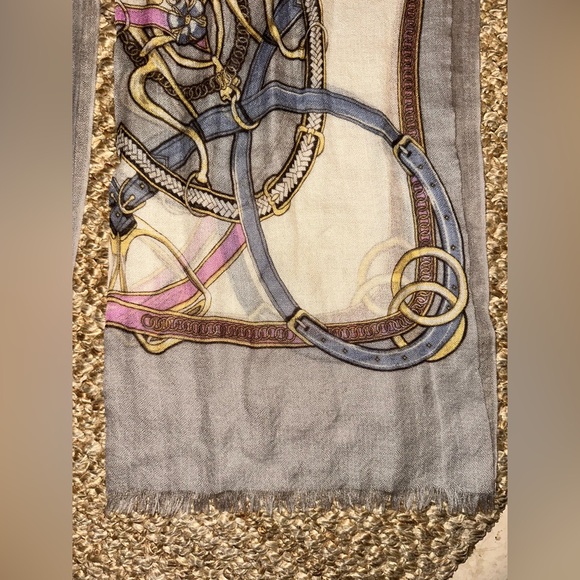 Captiva Cavallo Cashmere Scarf with chain print very light weight - Picture 6 of 8